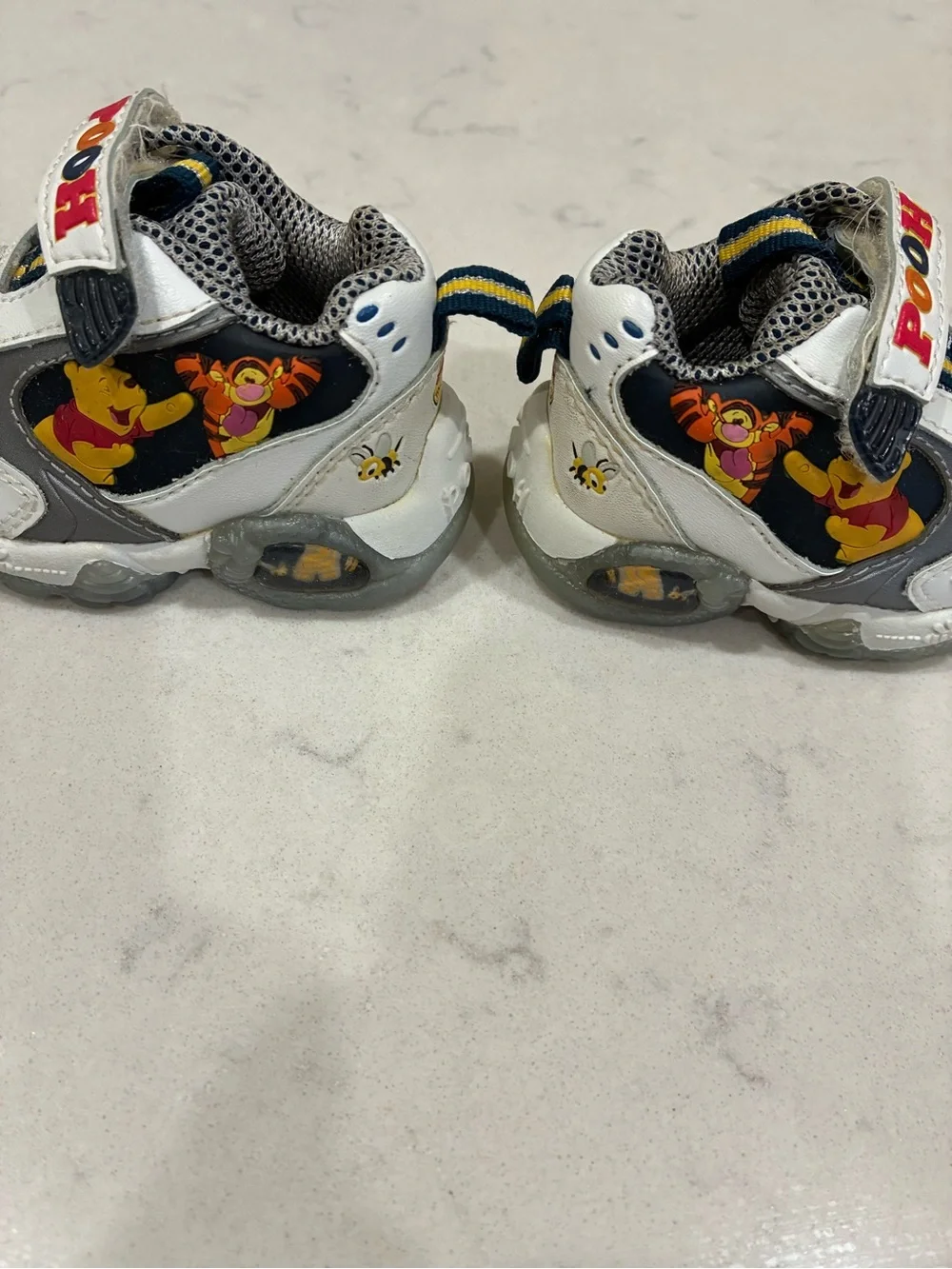 Vintage Disney Winnie the Pooh & Tigger baby tennis shoes 🐻🤍🍯🐝 So cute! Size 1